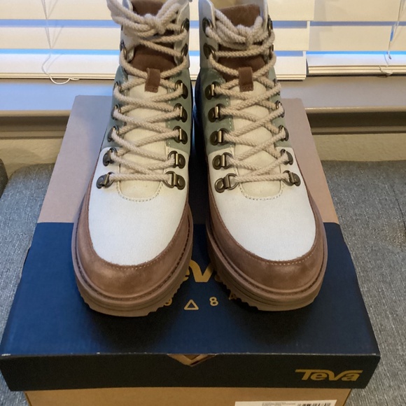 Teva Women's Patchwork Booties, size 8.5 - Picture 5 of 10